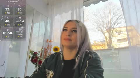 ella_vee online show from March 17, 6:07 am