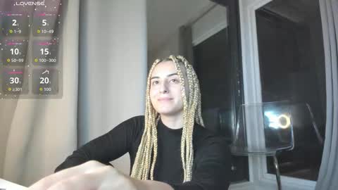 Snapshot of ella_vee chatting on October 24, 3:07 am ella_vee online show from October 24, 3:07 am
