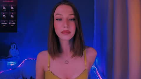 ellaamber online show from April 14, 8:17 am