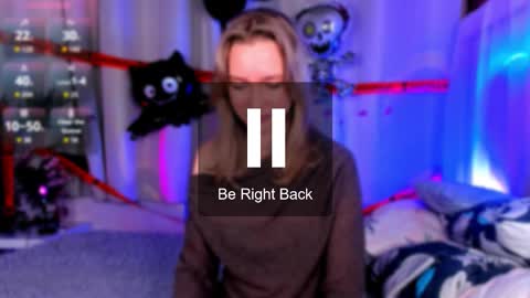 Ella online show from October 27, 3:45 pm