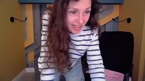 EllaLongs online show from April 3, 11:28 am