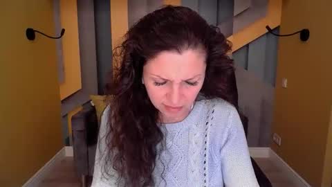 EllaLongs online show from April 17, 11:12 am