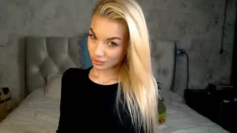 ellamilla online show from March 18, 1:50 pm