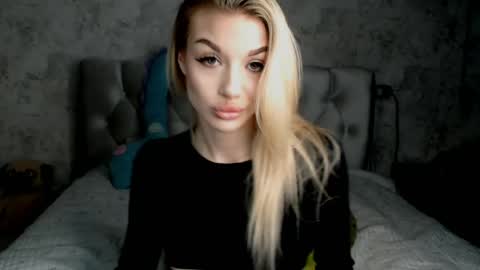 ellamilla online show from April 15, 2:31 pm