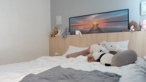 Ella Mira online show from May 22, 2:18 am