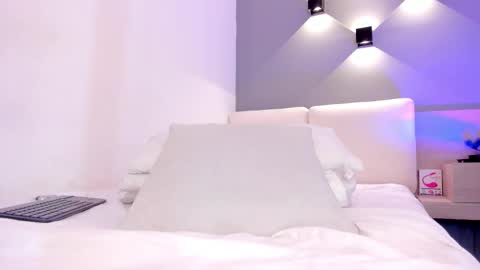 Ella online show from March 7, 8:02 am