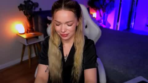 Ella online show from March 12, 5:55 am