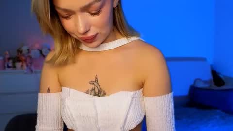 Ella online show from November 18, 5:32 am