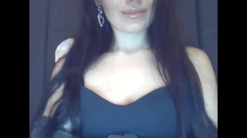 elle010843 online show from October 18, 4:00 pm