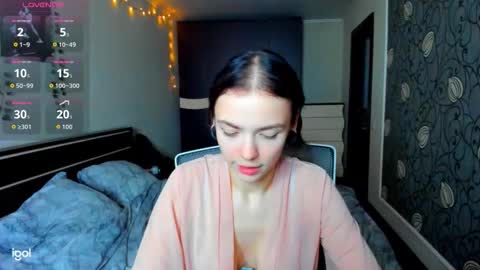 Snapshot of elle_blair chatting on October 15, 5:47 pm Luna online show from October 15, 5:47 pm