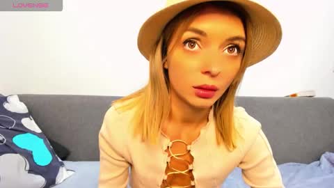 ellen_flow online show from November 14, 10:44 pm