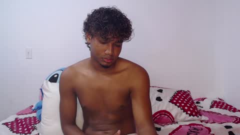 Snapshot of ellie_andy19 chatting on January 9, 6:59 am kev  dani online show from January 9, 6:59 am