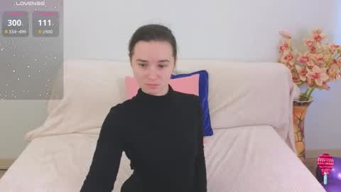Snapshot of ellie_babyy chatting on October 23, 9:33 am Ellie online show from October 23, 9:33 am