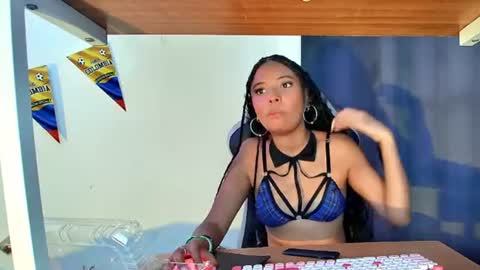 ellie_cute7 online show from June 19, 7:20 pm