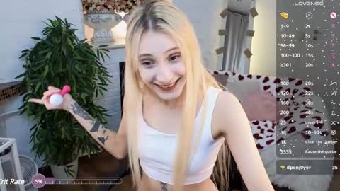 elliefrost online show from February 13, 9:39 pm