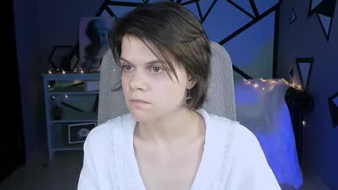 elliemurler online show from September 24, 9:16 am