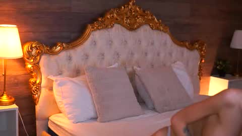 Ellie online show from November 15, 10:28 am