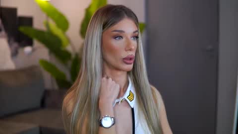 Ellie online show from December 17, 7:09 pm