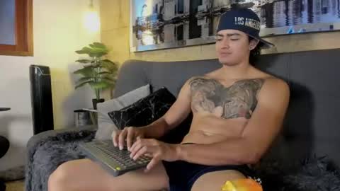 Elloit Colton online show from July 16, 8:56 pm
