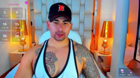 Snapshot of elliott_veelez chatting on October 23, 8:31 pm E L L I O T V E L E Z online show from October 23, 8:31 pm