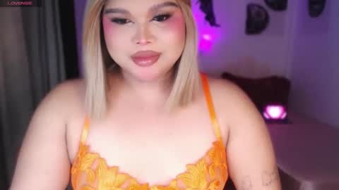 Ellise online show from May 14, 10:30 pm
