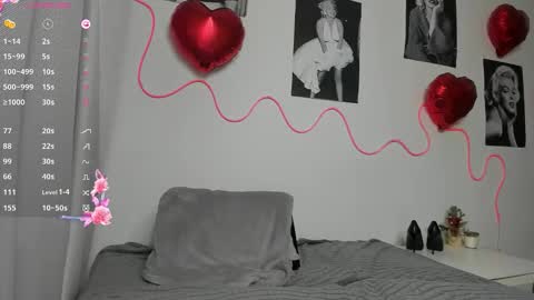 Elly online show from March 3, 6:04 pm