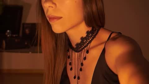 Snapshot of elly_fry chatting on September 25, 6:15 pm Art Place online show from September 25, 6:15 pm