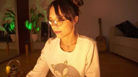 Snapshot of elly_fry chatting on October 1, 6:29 pm Art Place online show from October 1, 6:29 pm
