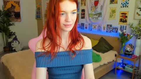 Snapshot of elly_milas chatting on March 9, 11:14 am Elly     Fansly  online show from March 9, 11:14 am