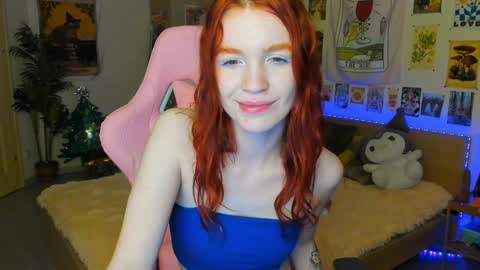 Snapshot of elly_milas chatting on December 22, 7:33 am Elly     Fansly  online show from December 22, 7:33 am