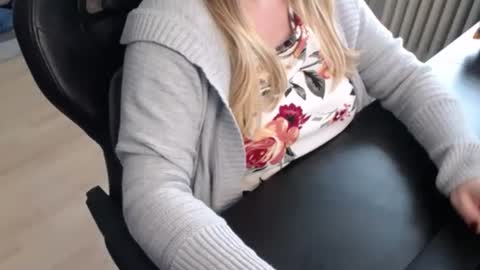 Elly online show from September 14, 1:12 pm