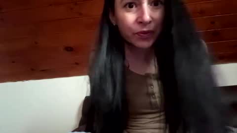 ellyadavis online show from December 4, 9:09 am