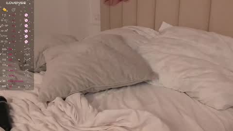 Elly online show from March 7, 4:55 pm