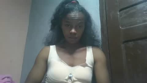 elodie228680 online show from April 29, 5:12 am