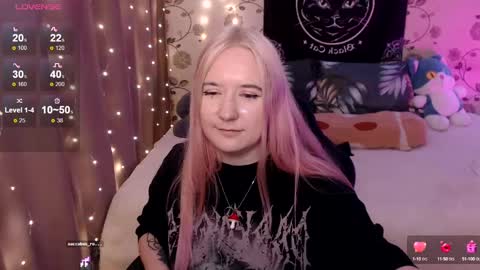 Snapshot of elovinora chatting on December 2, 9:56 pm Ela give me a thumbs up if you like it  and this is important for the development of the account online show from December 2, 9:56 pm