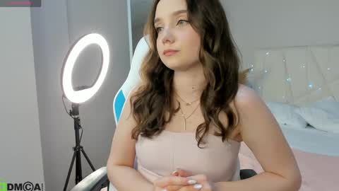 Elvienne online show from May 6, 11:38 am