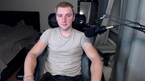 Snapshot of elvin_vaenight chatting on October 12, 11:39 pm Elvin Vaenight online show from October 12, 11:39 pm