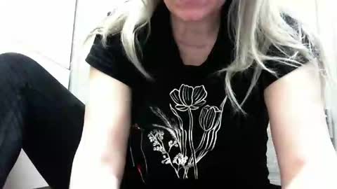 elyseblue online show from March 1, 4:00 pm