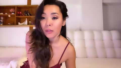 elysianoir_ online show from July 16, 1:09 am