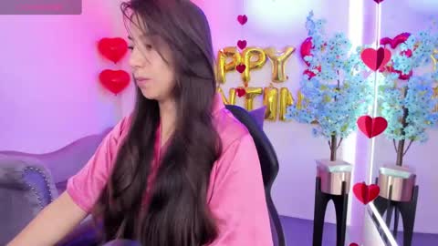 Snapshot of ema_louisx chatting on February 14, 12:14 pm Ema louisx  online show from February 14, 12:14 pm
