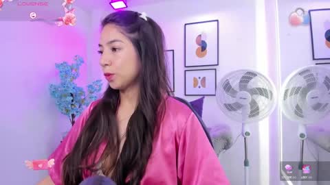 Snapshot of ema_louisx chatting on February 12, 12:44 pm Ema louisx  online show from February 12, 12:44 pm