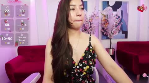 Snapshot of ema_louisx chatting on February 25, 1:00 pm Ema louisx  online show from February 25, 1:00 pm