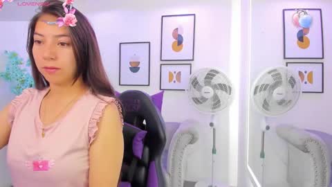 Snapshot of ema_louisx chatting on February 3, 12:36 pm Ema louisx  online show from February 3, 12:36 pm