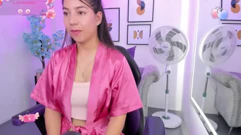 Snapshot of ema_louisx chatting on February 13, 4:50 pm Ema louisx  online show from February 13, 4:50 pm