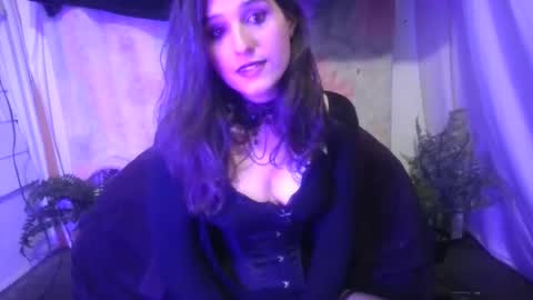 Snapshot of embers_of_eternity chatting on January 18, 2:03 am Ellie online show from January 18, 2:03 am