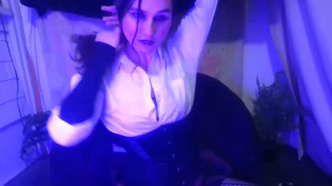 Snapshot of embers_of_eternity chatting on January 20, 4:10 am Ellie online show from January 20, 4:10 am