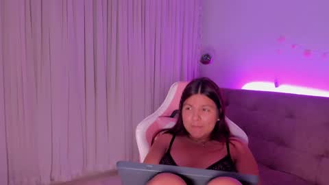 Emely online show from December 3, 6:33 pm