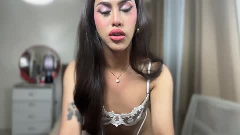 EMELY online show from February 24, 5:38 pm