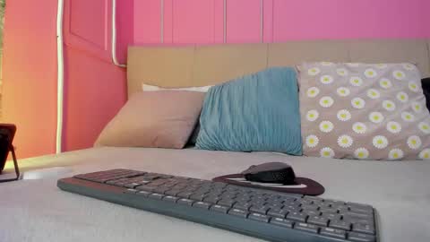Snapshot of emelyy_carter chatting on October 23, 12:06 pm Emy online show from October 23, 12:06 pm