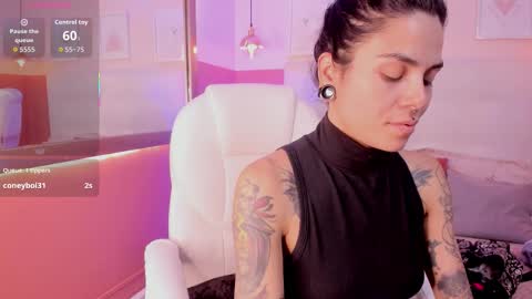 Esmeralda online show from November 20, 4:37 pm